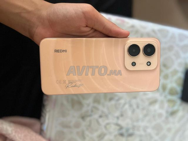 Téléphone et chargeur originaux et بوشيطا seulement à 879 dirhams