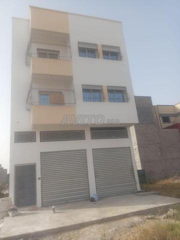 Deux appartements à louer, surface 100 m², emplacement excellent sur la rue