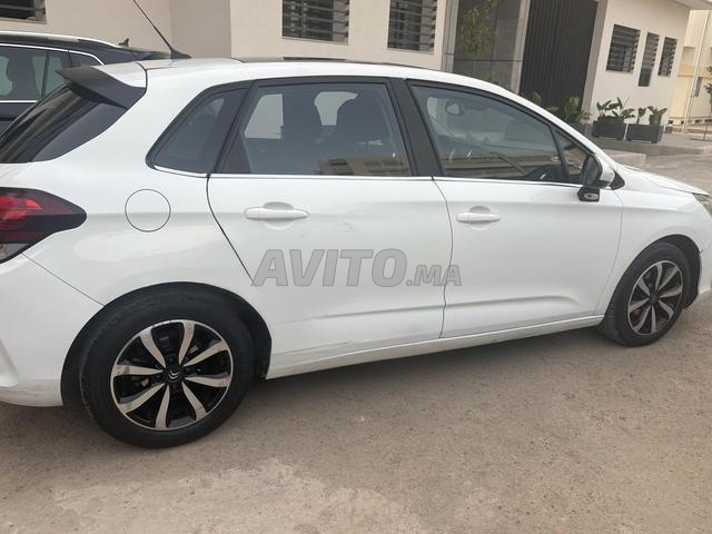 Citroën C4 Diesel Manuelle 2018 à Fès - 2
