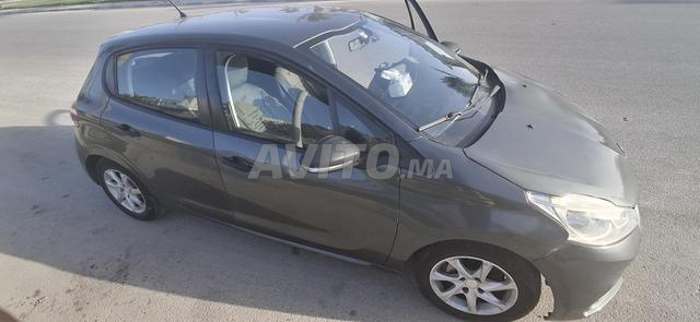بيجو 208 بنزين يدوي 2013 في طنجة - 2