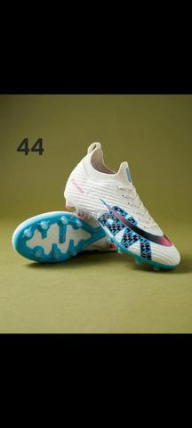 À vendre : Chaussure de football (سباد) de marque MINGBIN, neuve et sans utilisation
