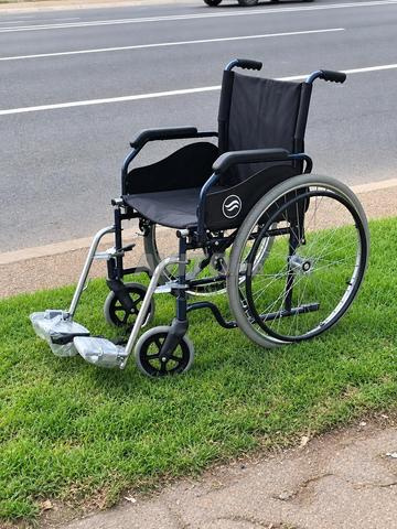 Fauteuil roulant BREEZY neuf jamais utilisé