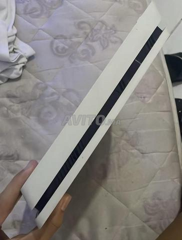 PS4 Slim - 2 manettes originales - bon état