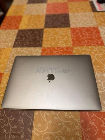 MacBook Pro 15 pouces 2016 avec Touch Bar - 2
