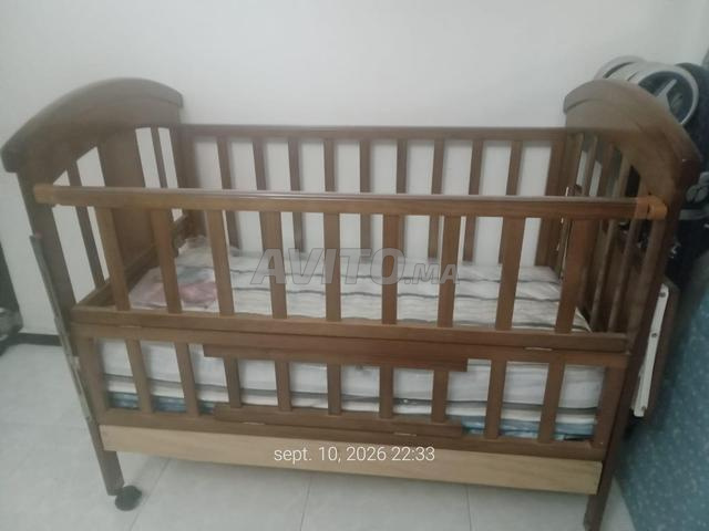 Lit bébé à vendre avec matelas en très bon état - 2