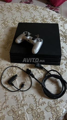 PS4 Pro 1To Flashée  16 Jeux et Manette Originale