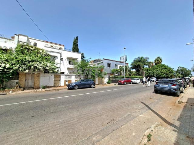 Villa commercial à louer – 700m2 utile -Oasis - 2