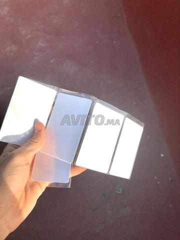 Des cartes NFC et des stands pour Instagram et WhatsApp - 2