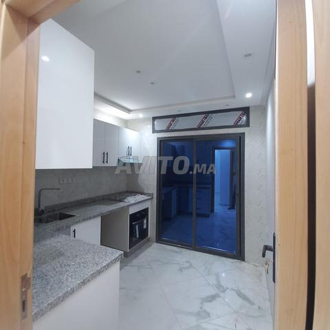 Appartement de 62 mètres carrés, ascenseur, balcon, soutien de l'État, petit immeuble