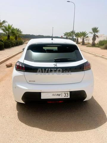 بيجو 208 بنزين يدوي 2023 في أغادير
