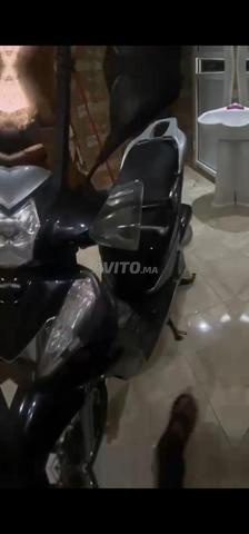 honda sh 300i moto intelligente, en très bon état - 2