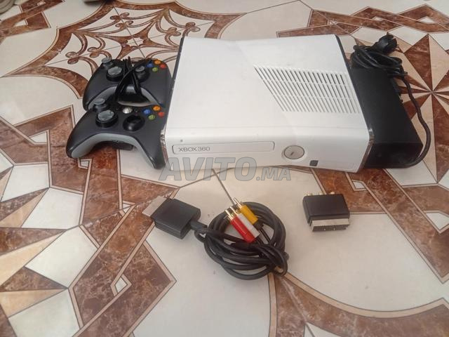 Console de jeux XBOX360 remplie de jeux