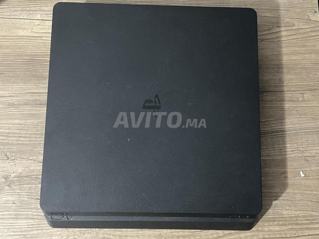 PlayStation 4 slim 
