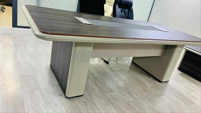 TABLE DE RÉUNION DE BUREAU PROFESSIONNELLE  - 2