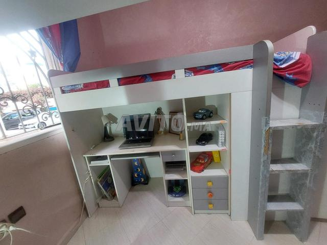 2 lits avec leurs bureaux et la placards  - 2