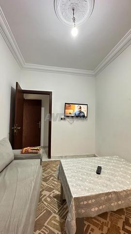 استوديو أنيق مجهز جيدًا للأزواج المتزوجين