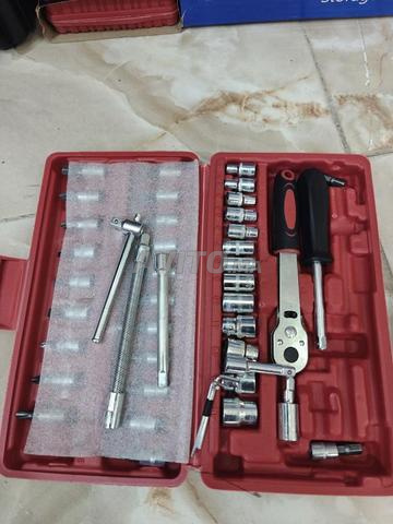 طقم عدة (مفكات وأدوات) متكامل داخل علبة - 2
