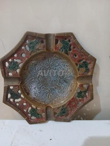 مطفأة سجائر عتيقة من النحاس مُزخرفة - 2