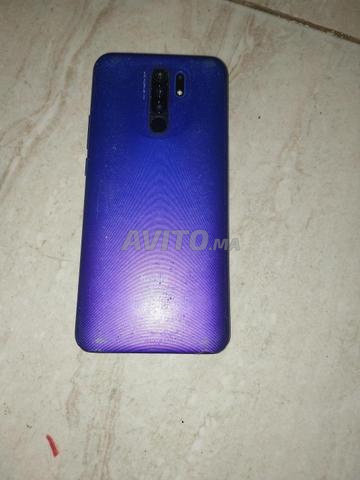 Téléphone qui lui appartient, ga afshour et il est propre et léger, Bonjour