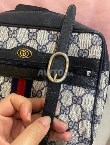 حقيبة كتف GUCCI العتيقة بالويب الأزرق - 2
