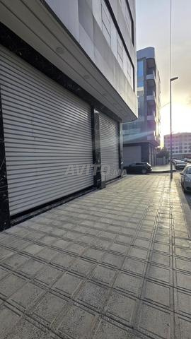 محل تجاري للإيجار بعين السبع 35 م - 2