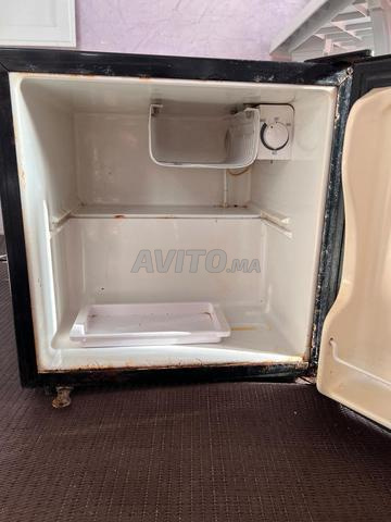 ثلاجة صغيرة (Mini Fridge) بحالة ممتازة للاستخدام - 2