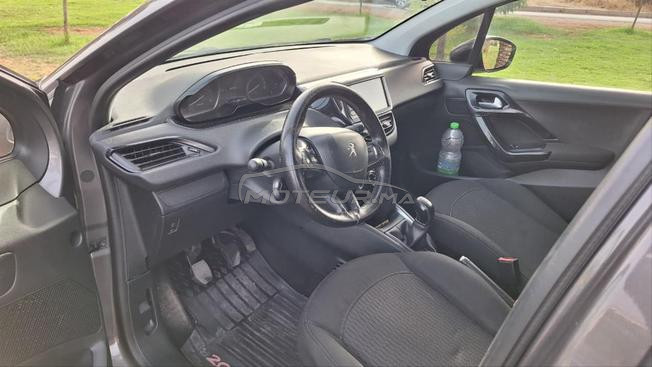  2018je mai vente ma voiture peugeo208 modil