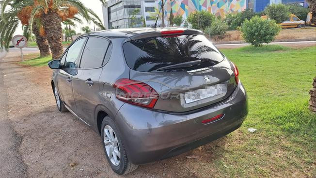  2018je mai vente ma voiture peugeo208 modil