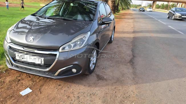  2018je mai vente ma voiture peugeo208 modil