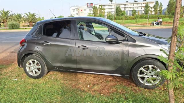 Peugeot 208 - 2