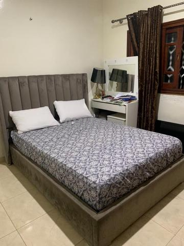 Lit double avec matelas - 2