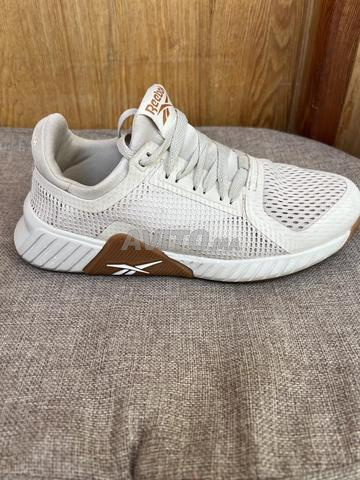 Reebok بحالة ممتازة  المقاس 38 - 2