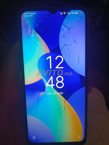 Téléphone Tecno spark 10C avec écran cassé - 2