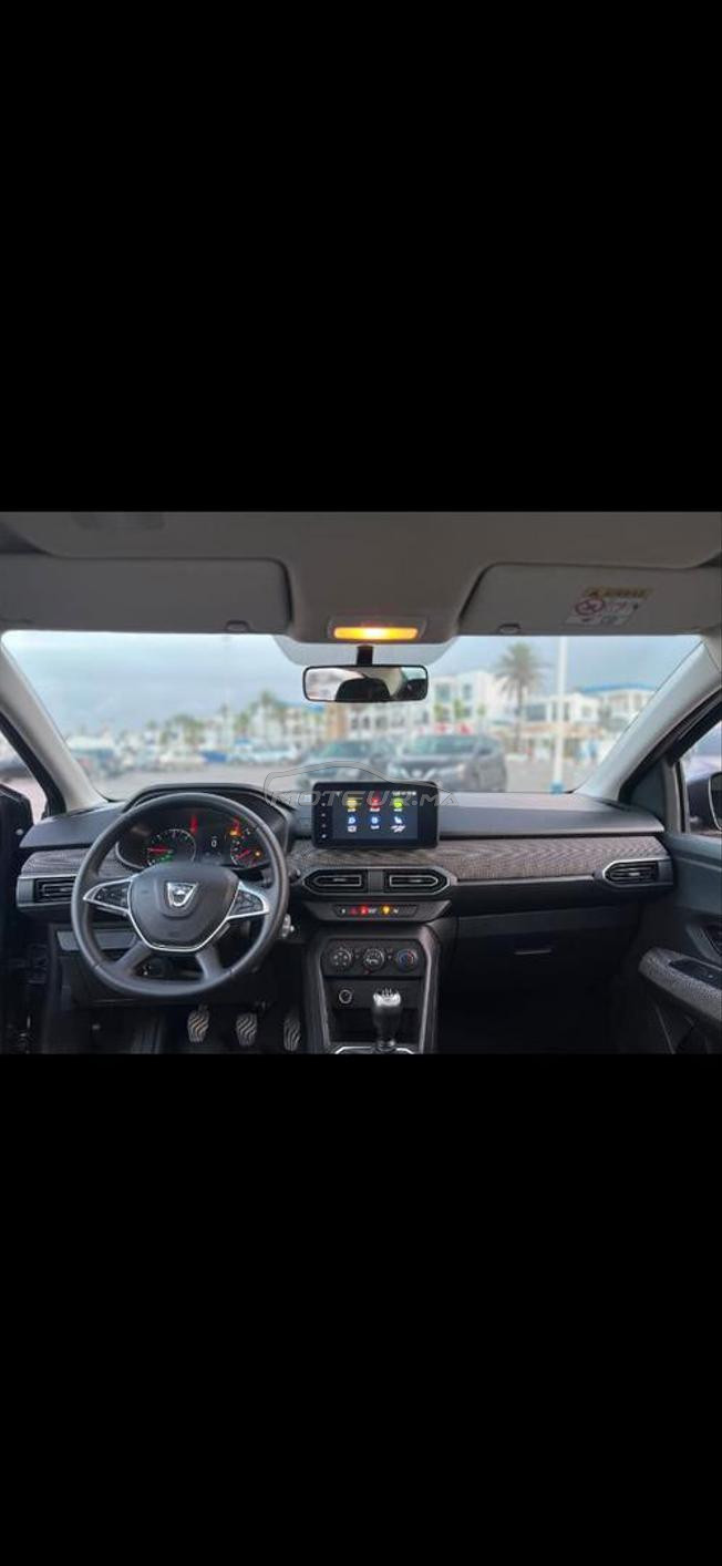 vente une voiture dacia modele 2023
