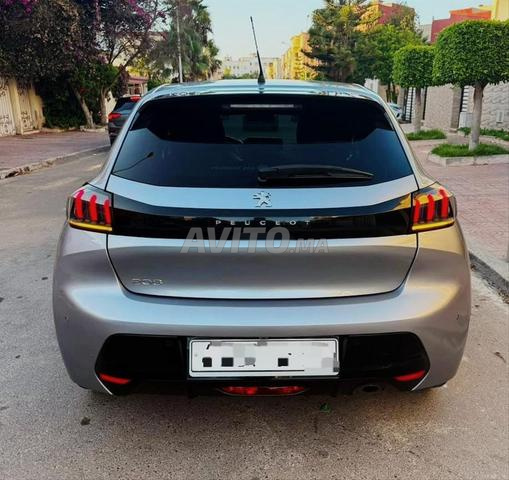 بيجو 208 Allure، مالكها الأول - 2