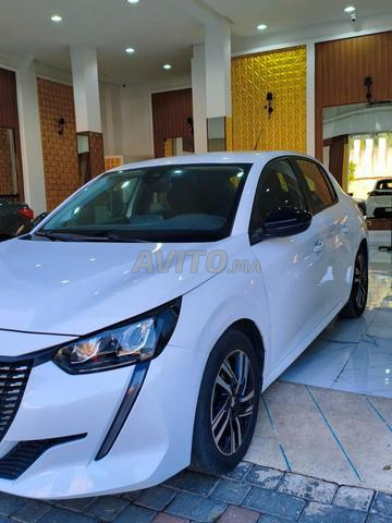 Peugeot 208 Diesel Manuelle 2023 à Kénitra - 2