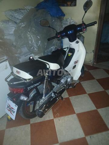 Moto de marque Yukei en excellent état. - 2