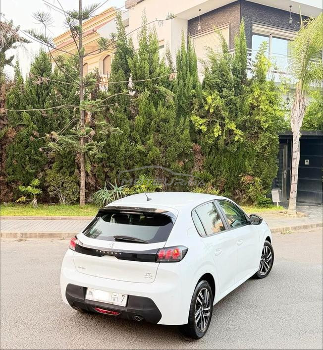 Peugeot 208 Diesel Manuelle 2023 à Casablanca