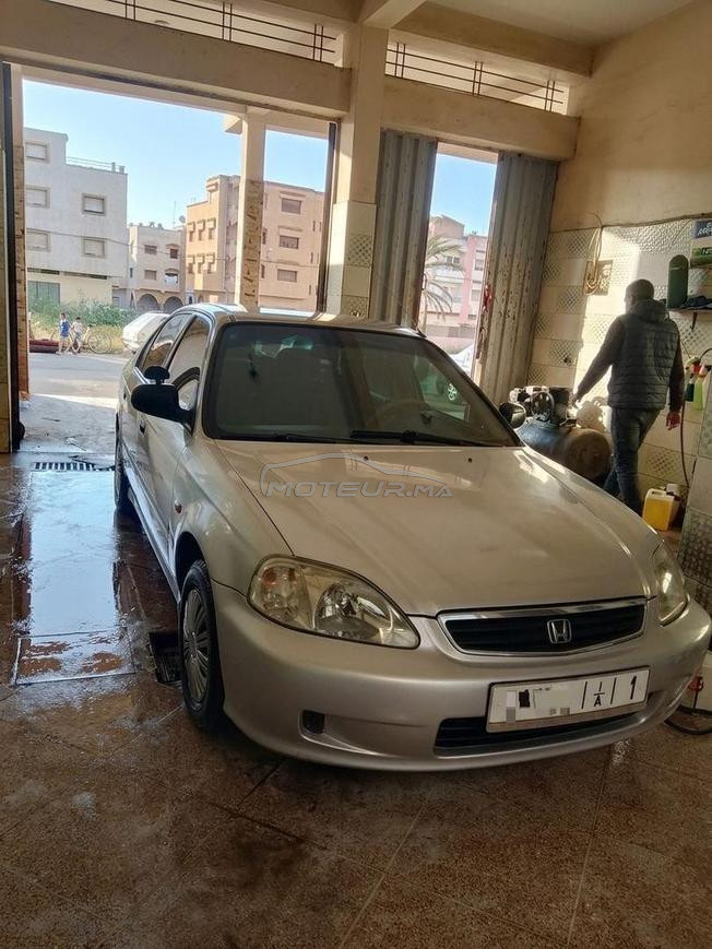Honda Civic Essence Oujda