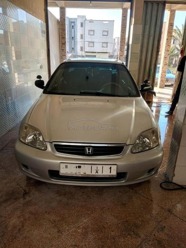 Honda Civic Essence Oujda