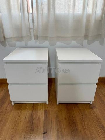 طاولة بجانب السرير مع باب مخفي - 2