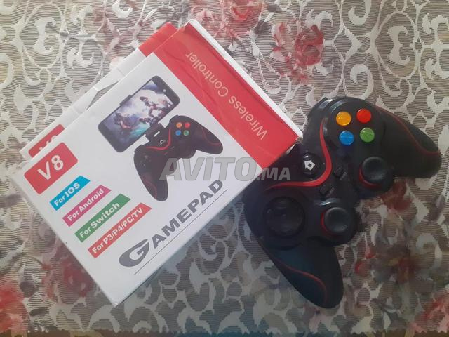 Une gamepad v8 et cable de charge - 2