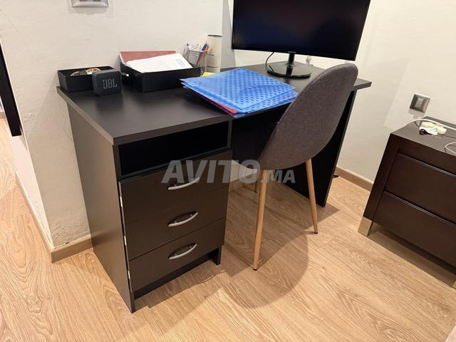 Bureau 3 tiroirs chaise scandinave bon état