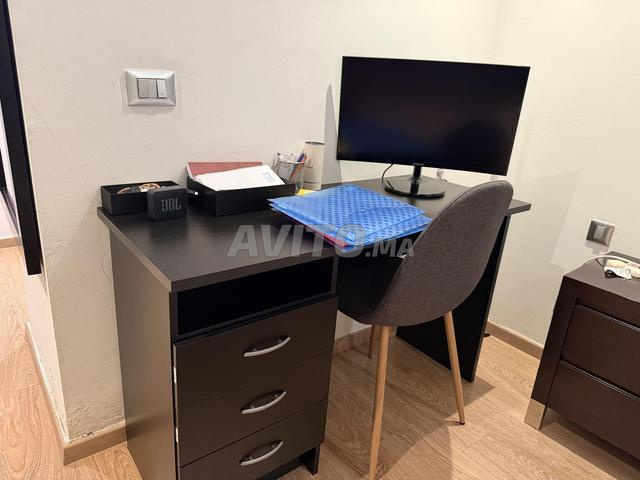Bureau 3 tiroirs chaise scandinave bon état - 2