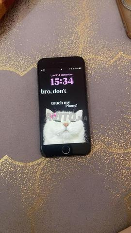 iPhone 8 standard, 64 Go, en bon état