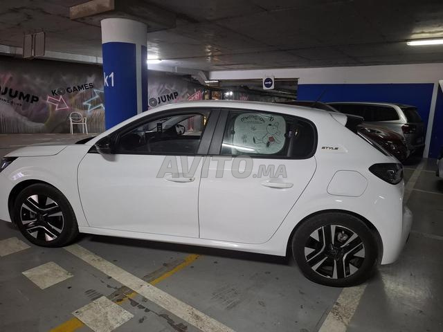 voiture très bon état modèle 10/2025 - 2