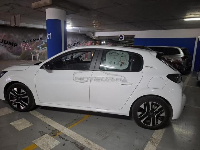 voiture très bon état modèle 10/2025