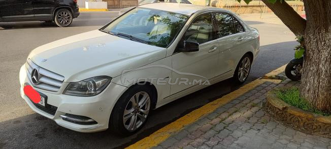 voiture très bon modèle 2012 déouane 2014