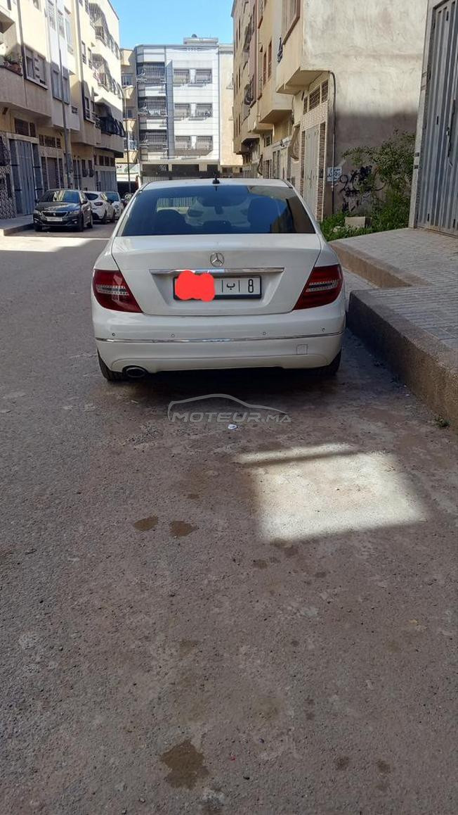 voiture très bon modèle 2012 déouane 2014