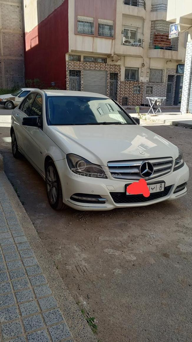voiture très bon modèle 2012 déouane 2014